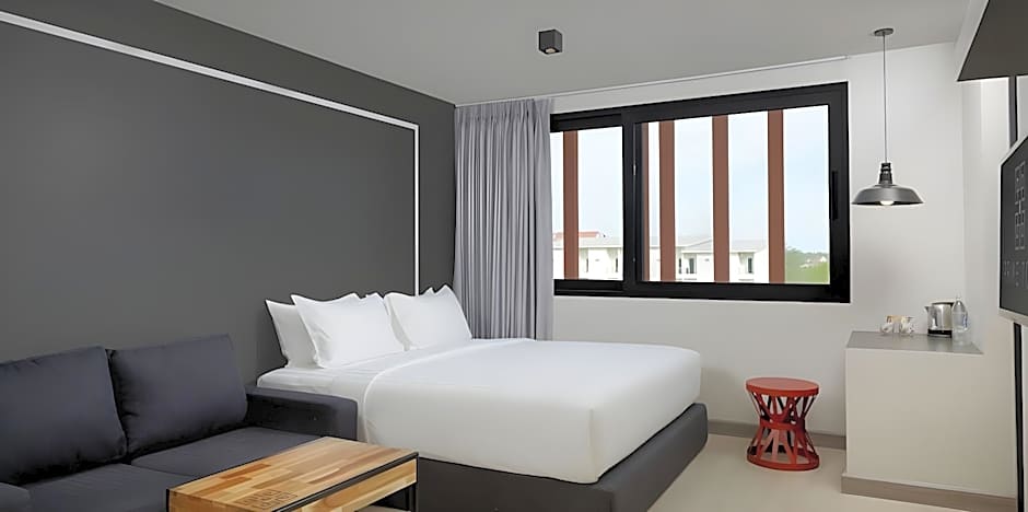 PRIME TOWN - Posh & Port Hotel PHUKET