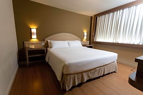 SUPERIOR TWIN  2 DOUBLE BEDS (3 ADULTS)