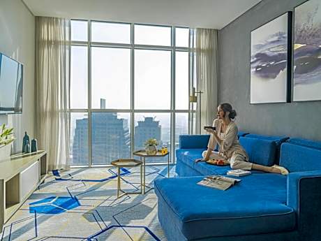 Deluxe King Suite with Lagoon View