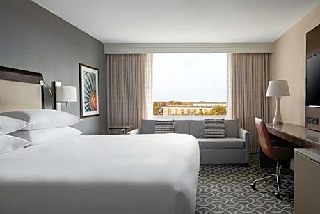 Executive King Room with Sofa Bed - Hearing Accessible/East Tower