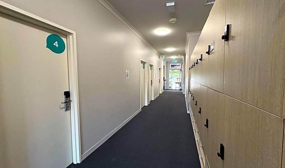 Global Backpackers Youth Hostel