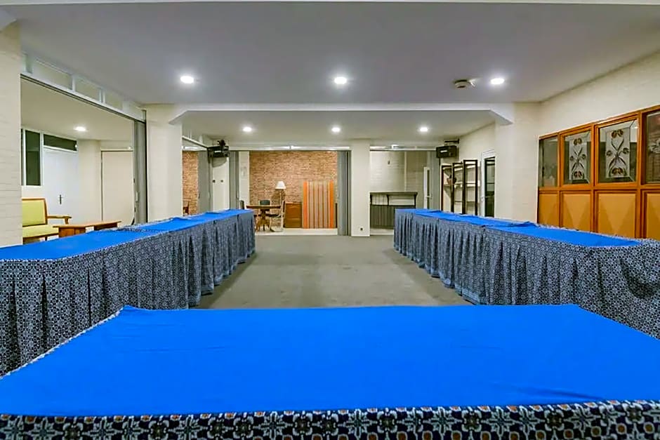 RedDoorz @ Arwiga Hotel near RS Hasan Sadikin Bandung