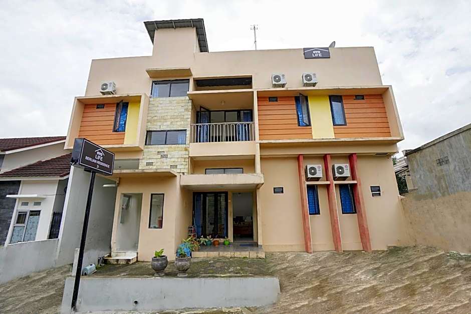 OYO Life 2874 Berlian Residence