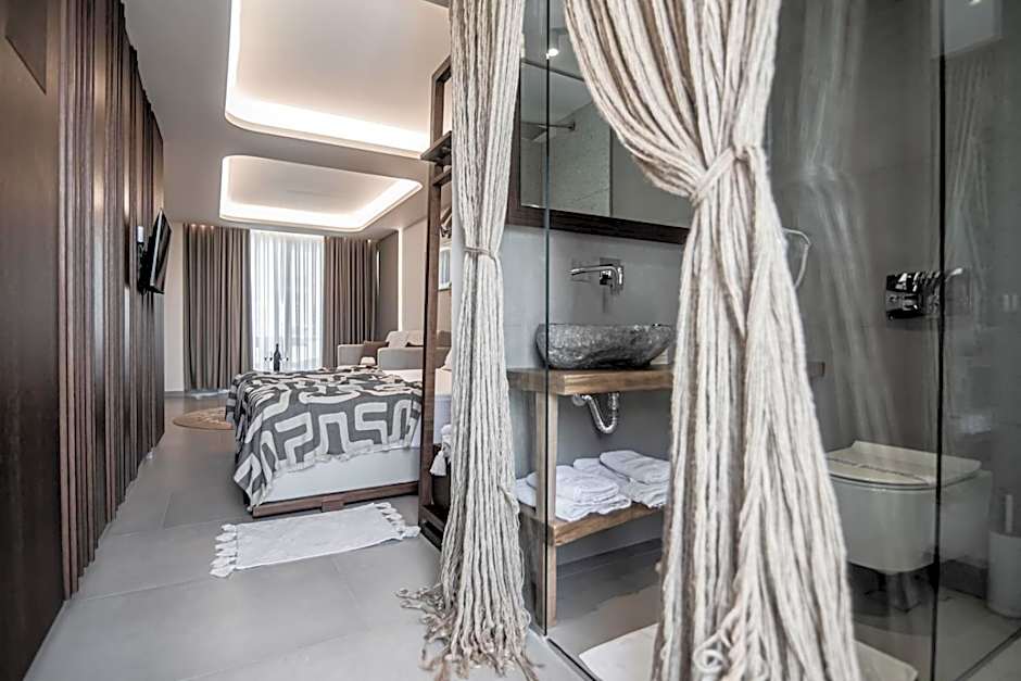 King's & Queen's Afitos - Suites With Private Pool