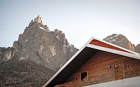 La Paula Apartments & Suites
