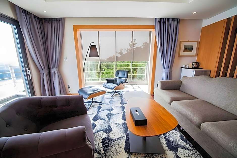 Asia Lakeside Hotel