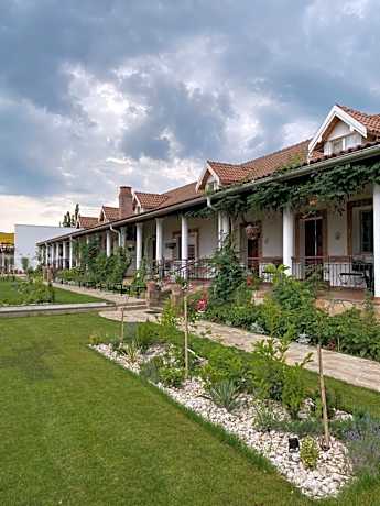 Country Club La Mesteceni