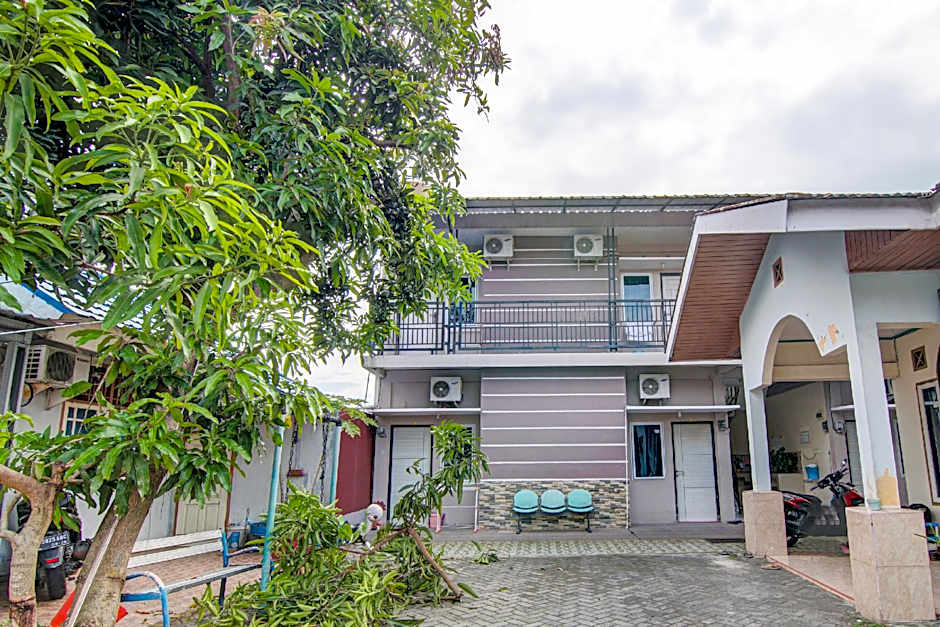 Hotel O Raya Guest House Syariah