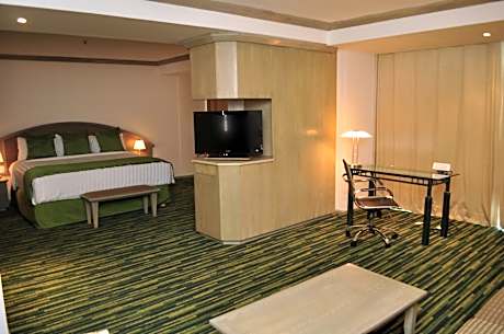 Studio King Suite