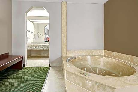 Superior King Room with Spa Bath-  Non-Smoking