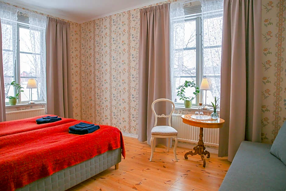 Foto 1 di 7 di Triple Room with Shared Bathroom