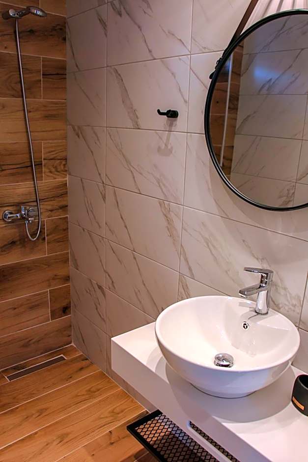 Lamprini's Deluxe Studios