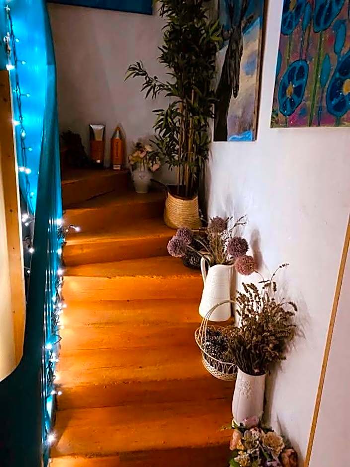 Hôte Labyrinthe lit 180 cm salle de bain, petit dej compris