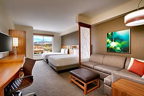 Queen Room with Two Queen Beds and Accessible Tub