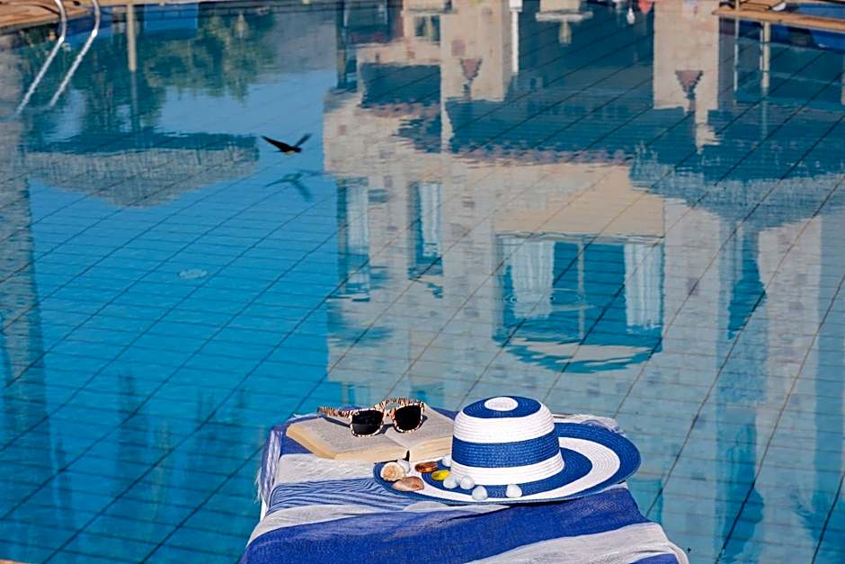 Danelis Studios & Apartments