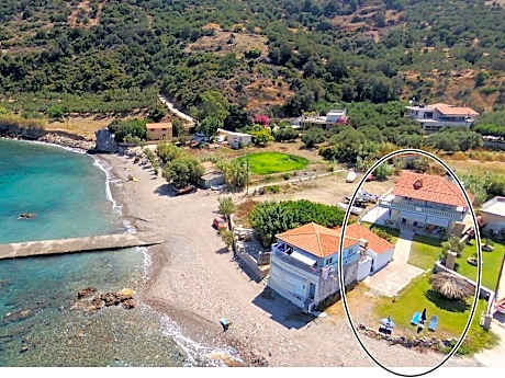 House just on the beach -included 2 canoe and 2 bicycles