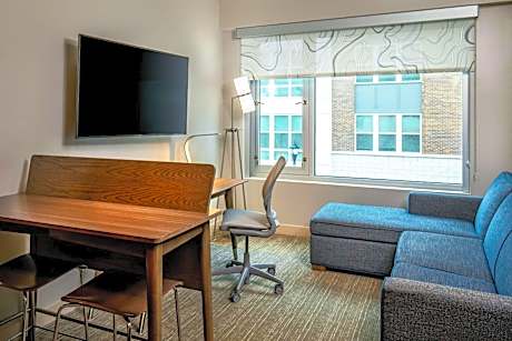 1 Bedroom Suite, 1 King, Sofa bed, Full Kitchen