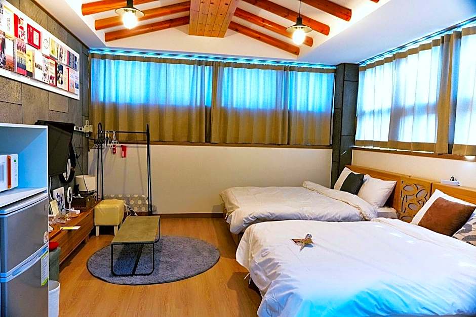 Andong Poonggyung Hostel N Library