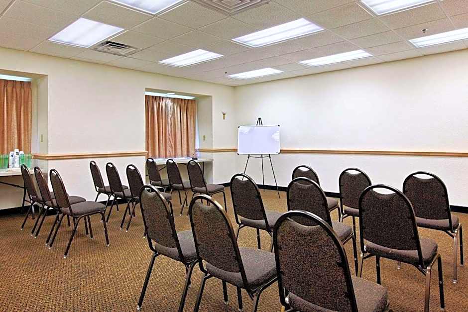 Microtel Inn & Suites by Wyndham Timmins