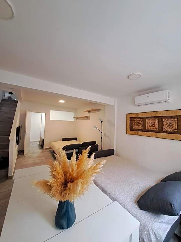 Cozy Apartment up to 6 persons 3 min to Metro