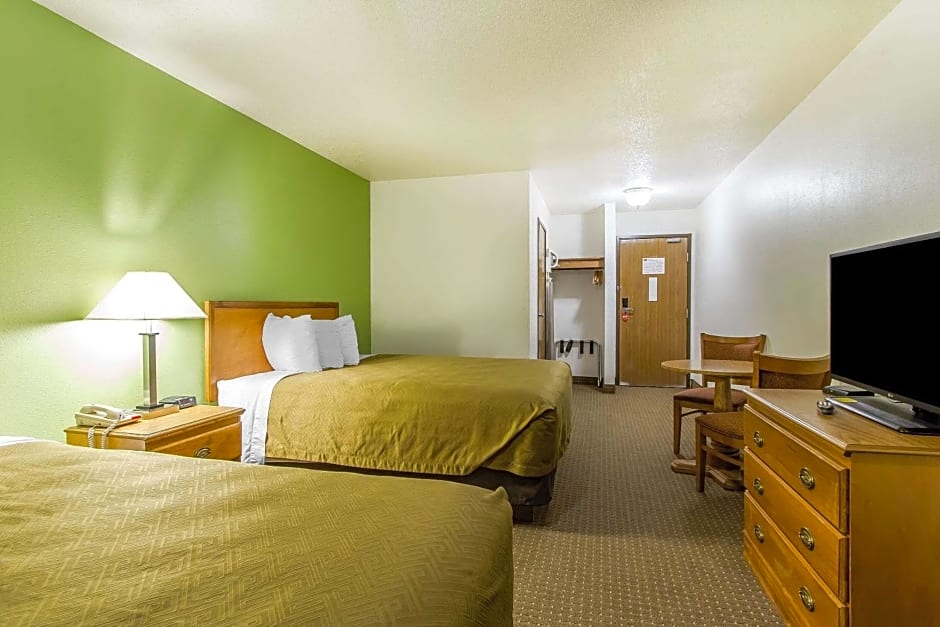 Econo Lodge Inn & Suites