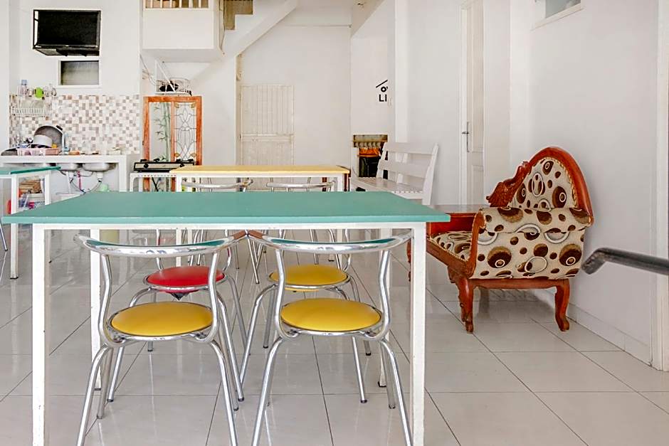 OYO Life 2760 Kost Simpang Borobudur 47