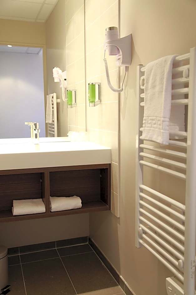 Brit Hotel Vannes - Theix Golfe du Morbihan