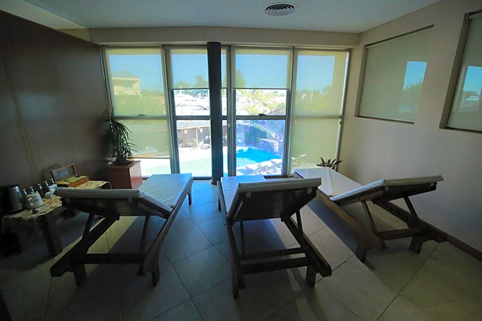 Hotel Tower Inn & Suites