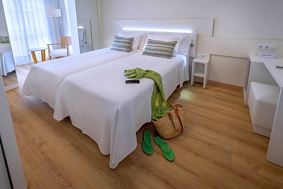 Monica Hotel