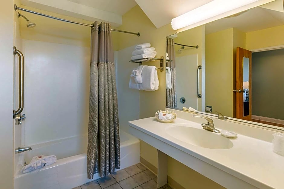 The Carriage House Inn Newport, Ascend Hotel Collection