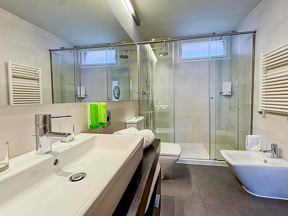 Hotel Zenit Jardines de Uleta Suites