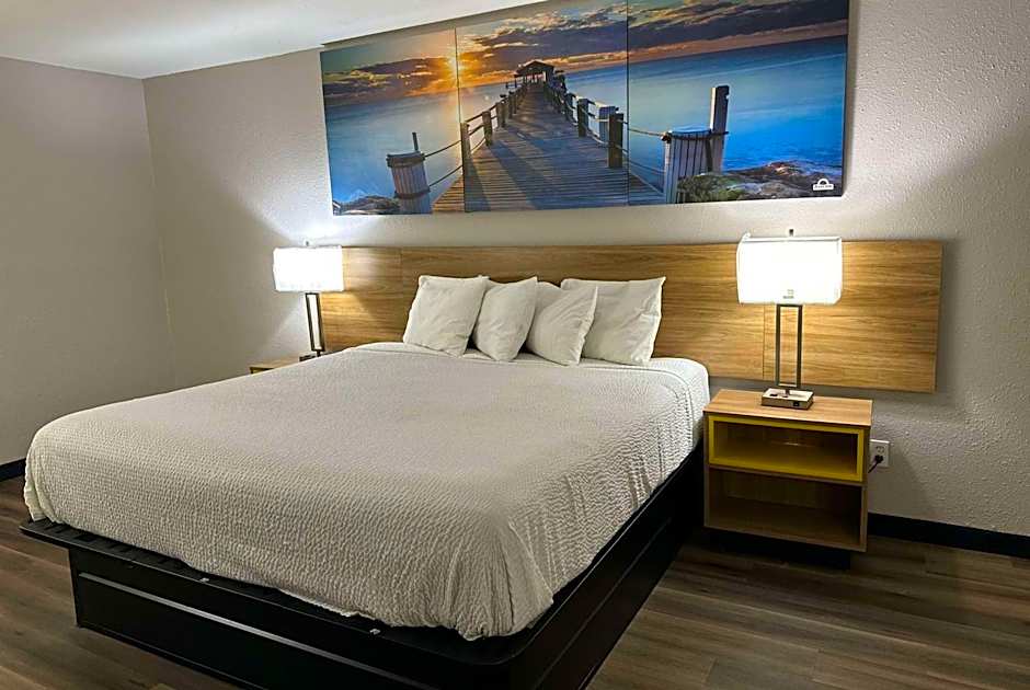 Days Inn by Wyndham Huntington