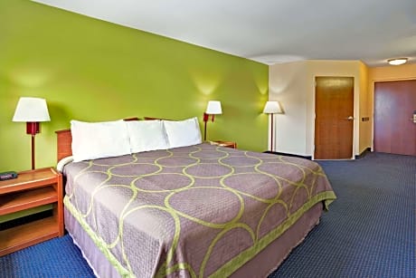 1 King Bed Non-Smoking