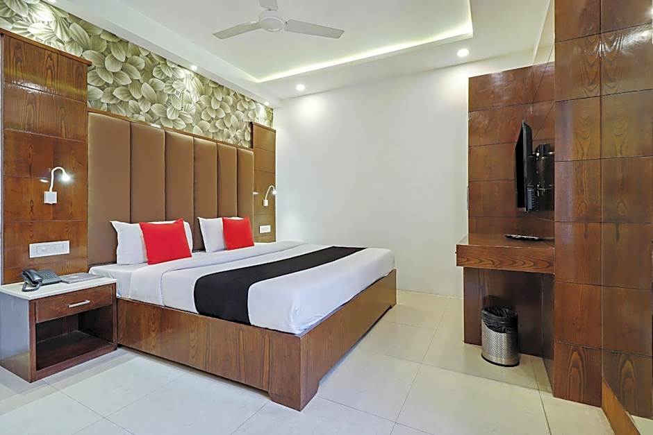 Capital O 2242 Hotel Yuvraj Deluxe