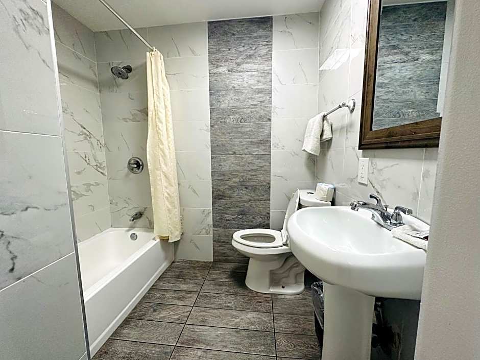 Casa Blanca Inn & Suites Whittier