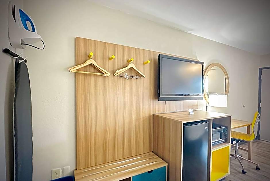 Days Inn by Wyndham Alexandria