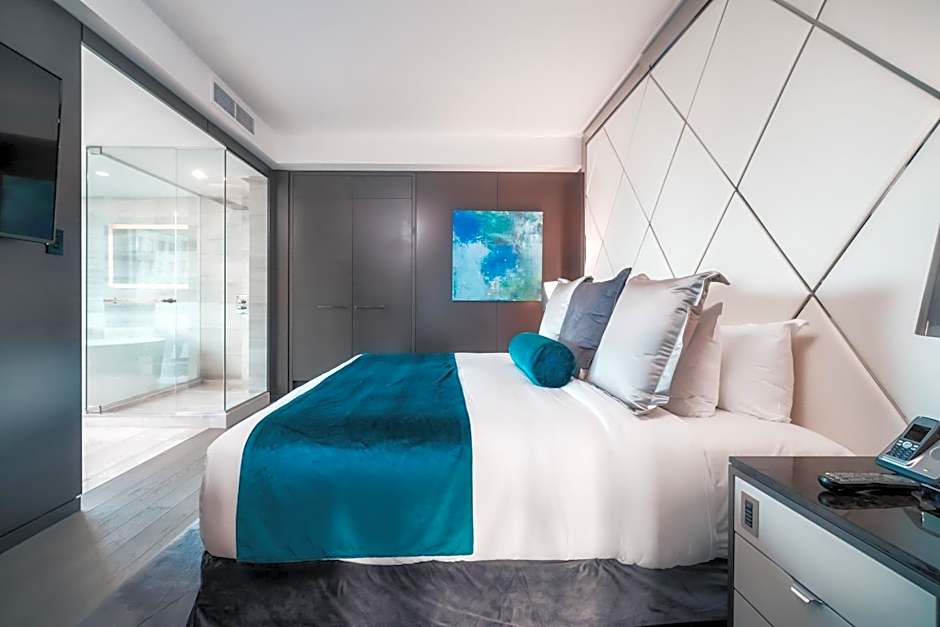 Paradox Hotel Vancouver 