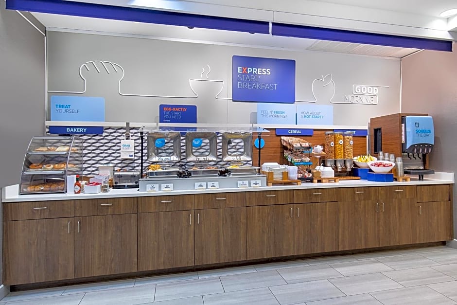 Holiday Inn Express & Suites - Cleveland Northwest By IHG