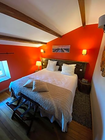 Baroque (Double Room with Spa Bath and Shower)