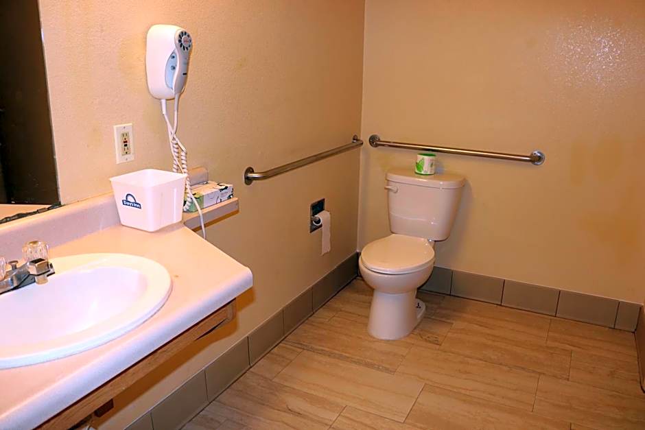 Days Inn by Wyndham Fresno South