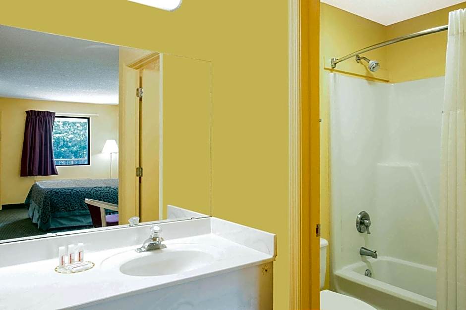 Days Inn by Wyndham Camilla