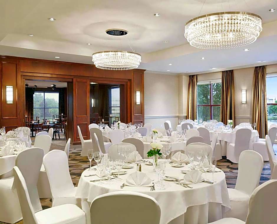 DoubleTree Suites by Hilton Hotel Boston - Cambridge