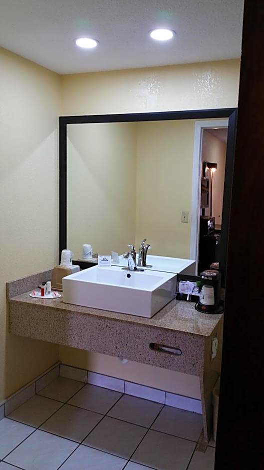Days Inn by Wyndham St. Petersburg Central