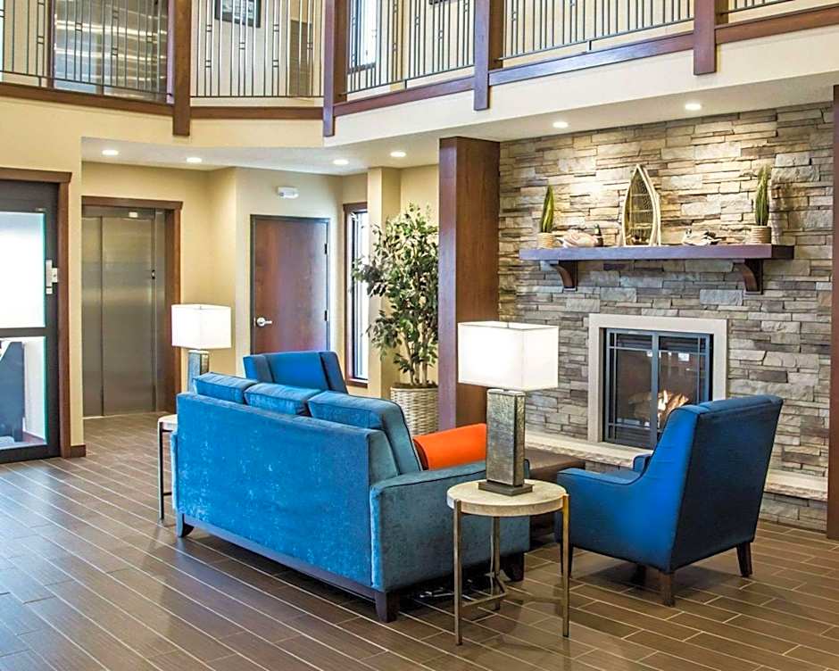 Comfort Inn & Suites Riverview near Davenport and I-80