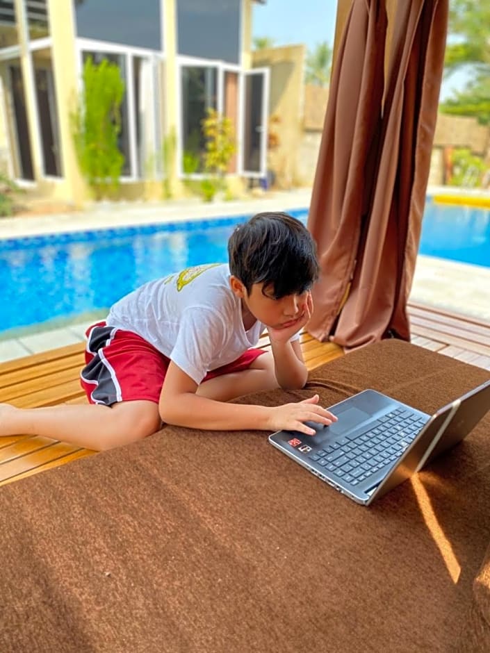 Embay House & Private Pool – Bogor, PA
