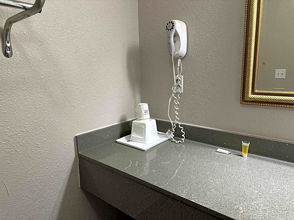 Days Inn by Wyndham Huntington