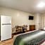 HomeTowne Studios by Red Roof Atlanta - Norcross Downtown