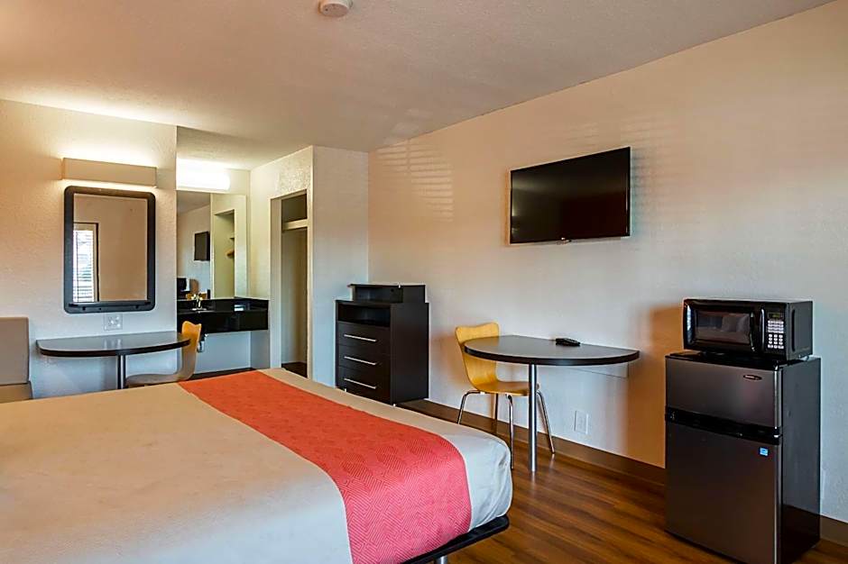 Motel 6-Savannah, GA - Midtown