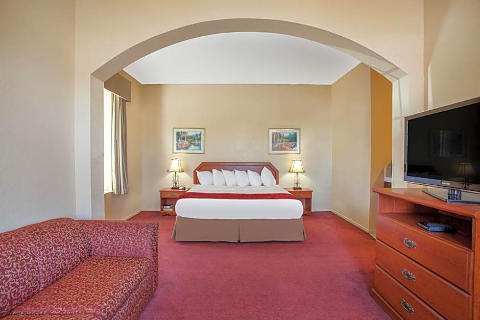 Ramada by Wyndham Fresno Northwest