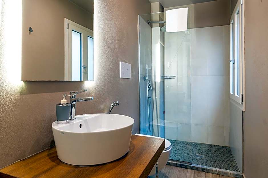 GOGO` Boutique Hotel